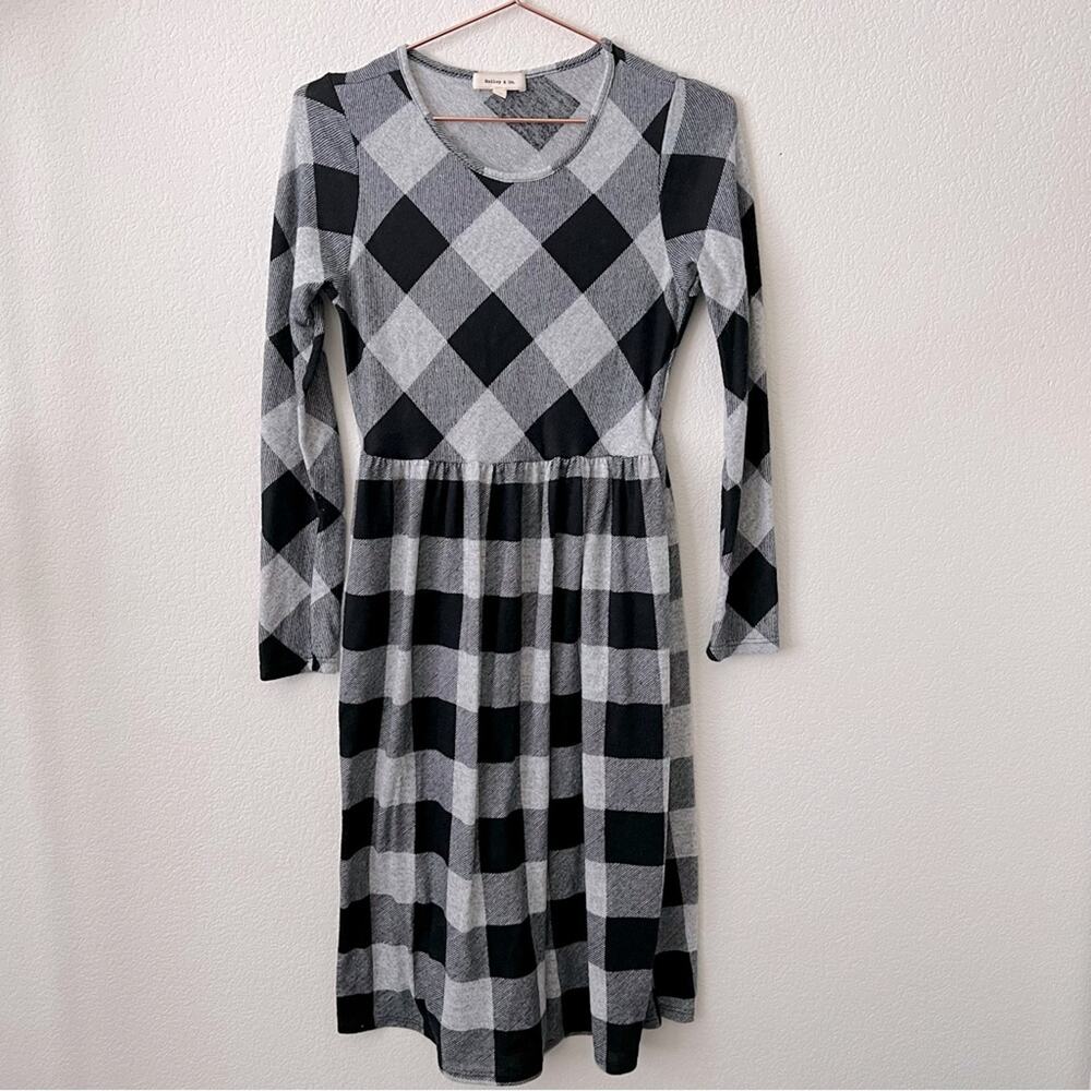Hailey & Co gray black plaid long sleeve midi fleece dress side pockets